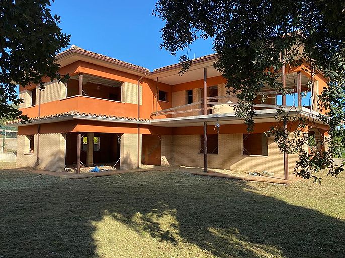 Casa independiente en construccion en Vilobí d’Onyar